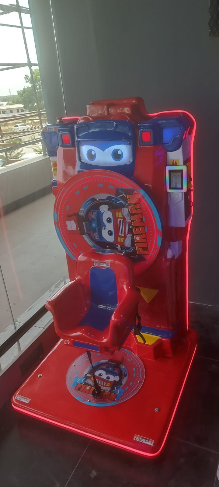 Lifting Kiddie Ride